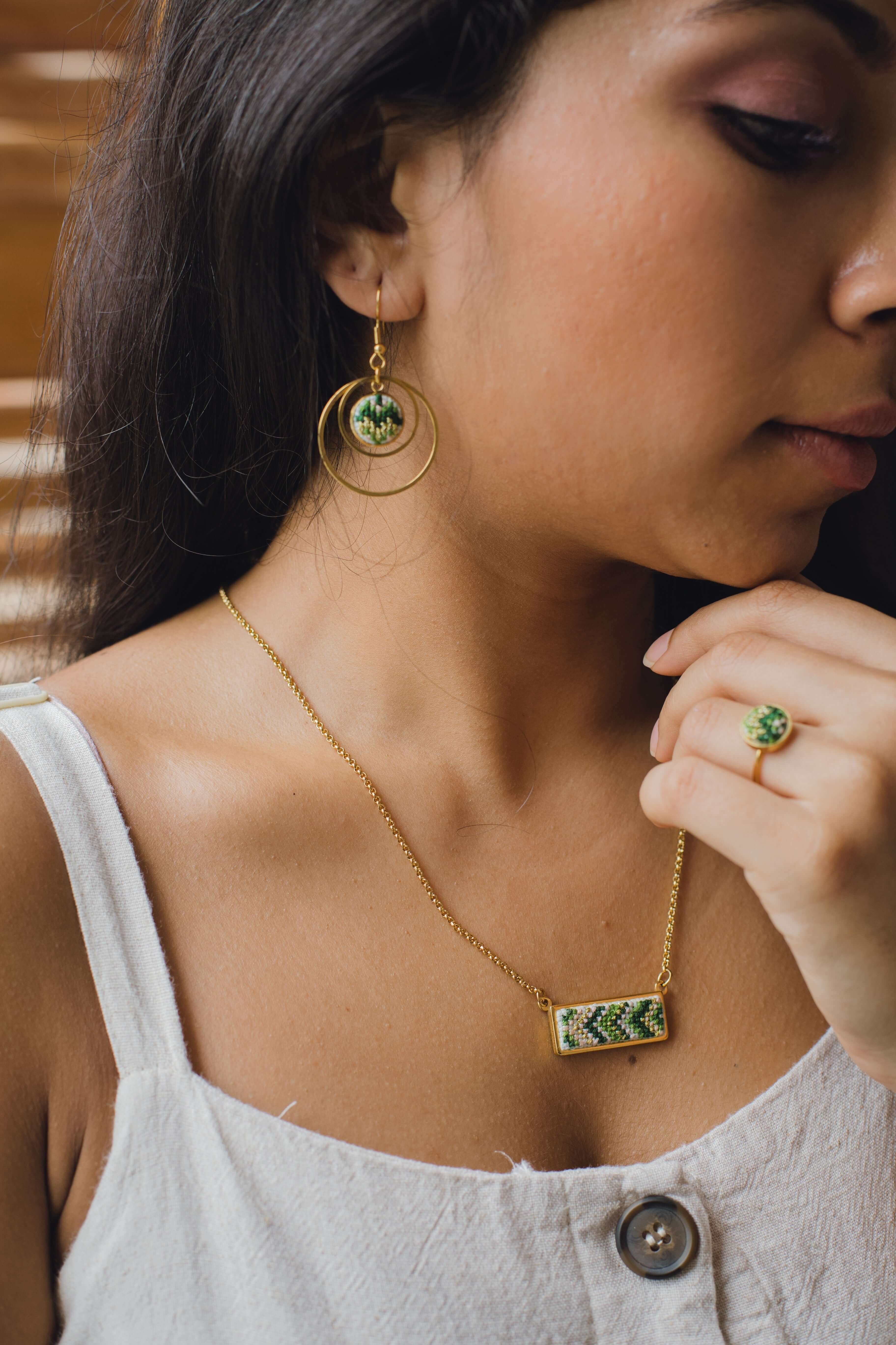 Beluga Necklace - Daun - Image 2