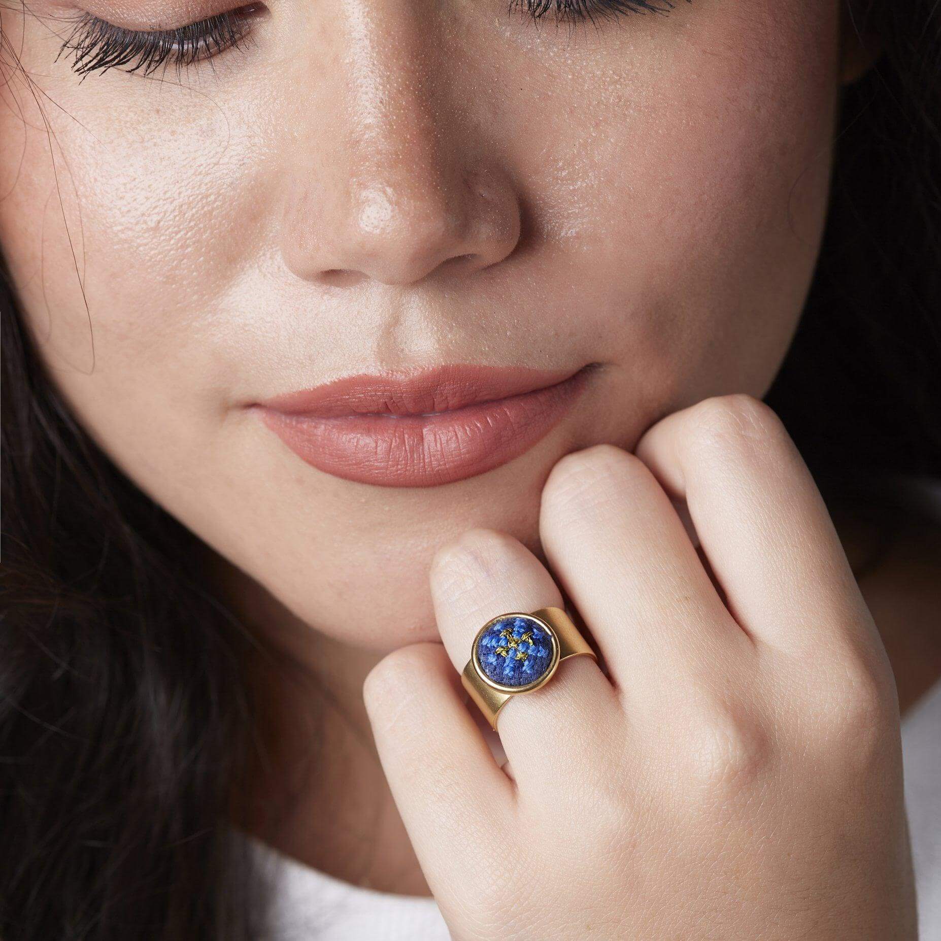 GLOW Arabesque Gold-Plated Ring - Image 3