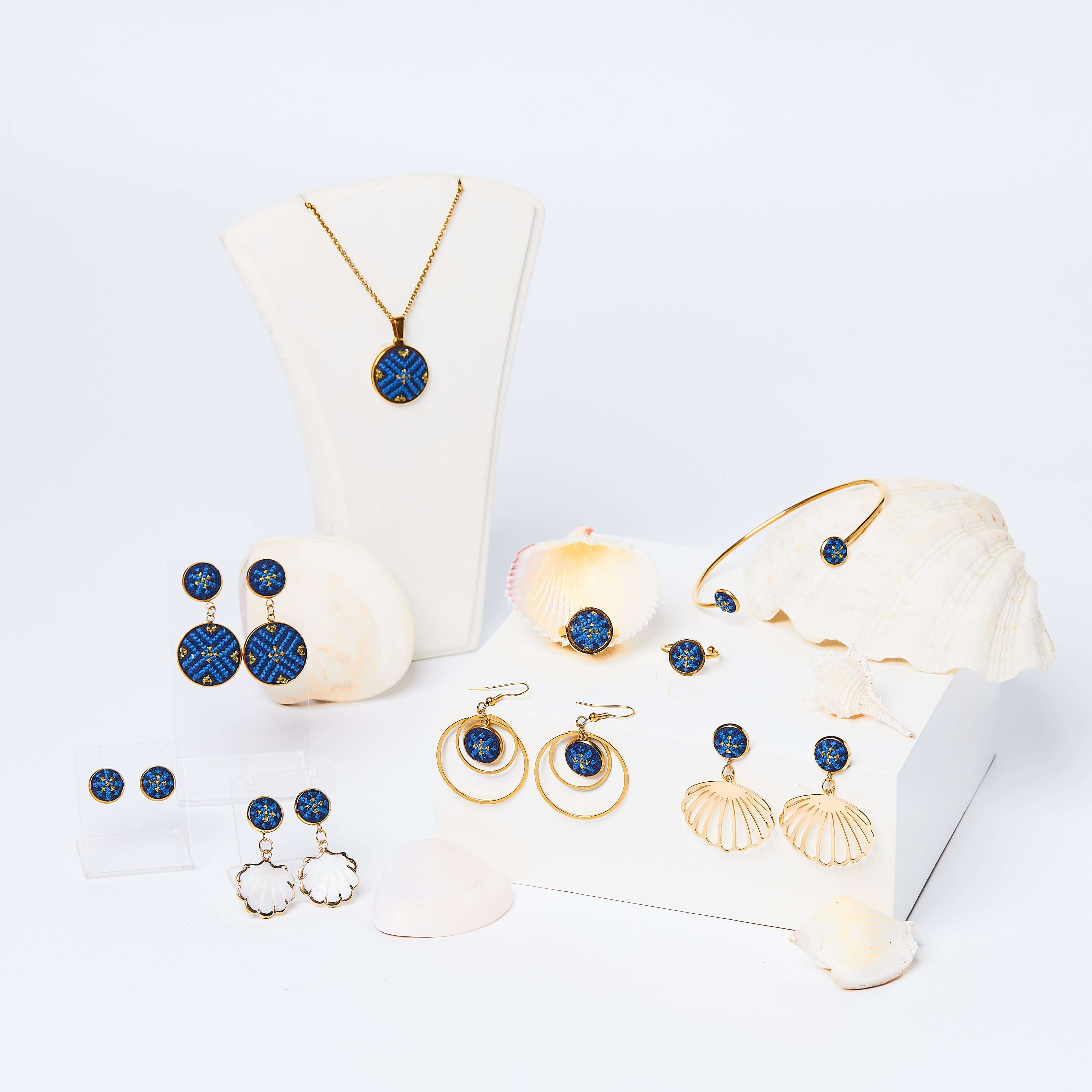 Mahi Mahi Studs - Arabesque Blue - Image 4