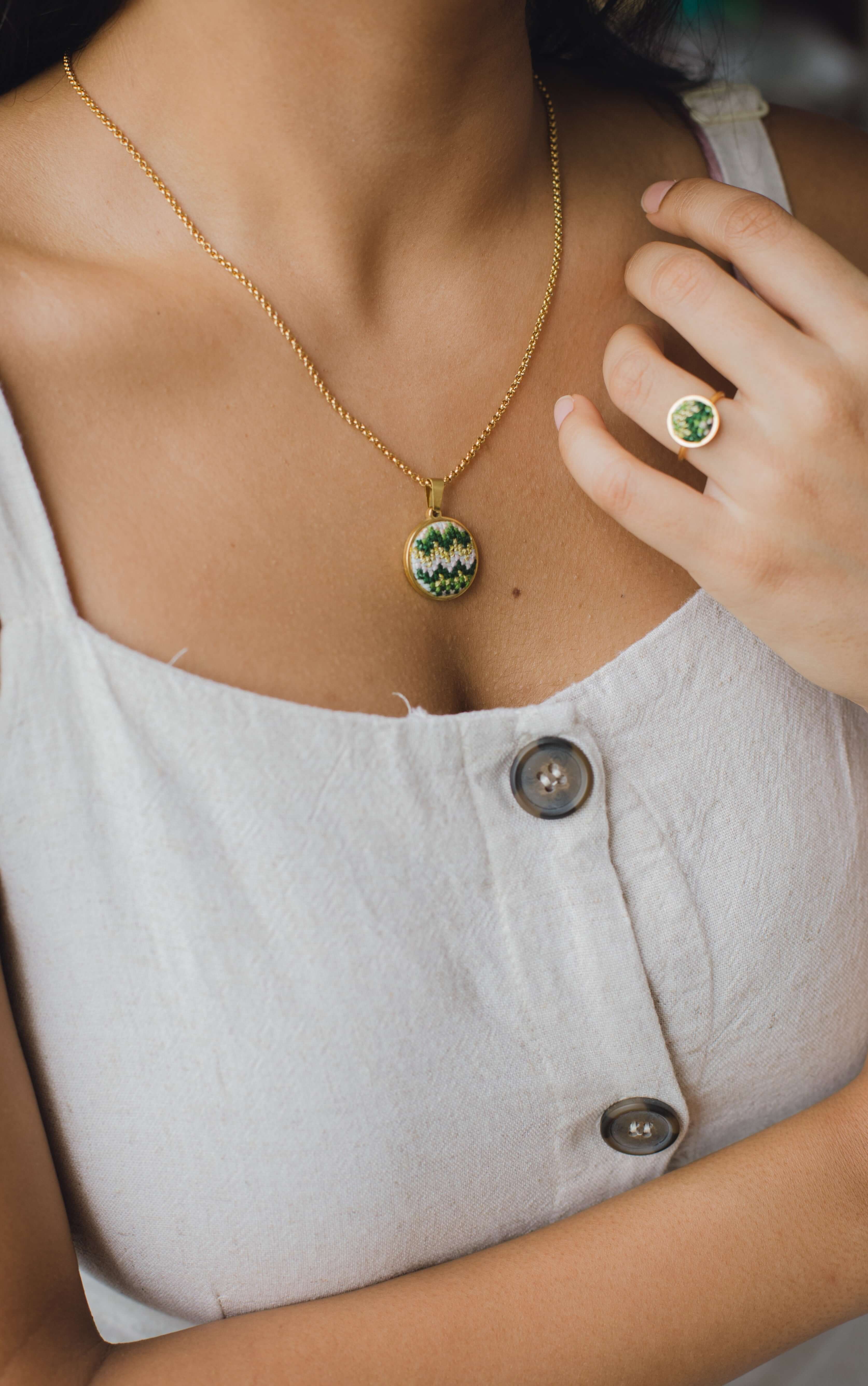 Moonshell Necklace - Daun - Image 3